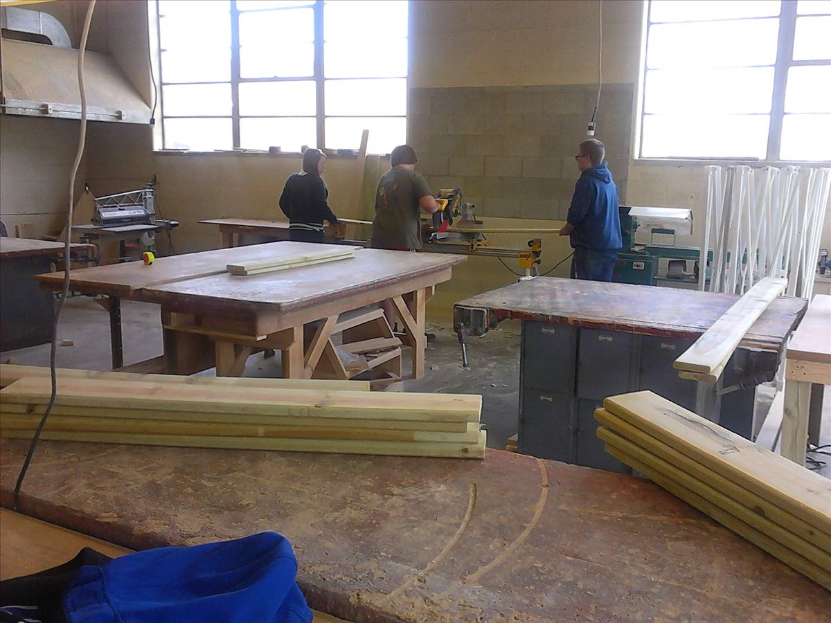 inland_lakes_industrial_arts_students.jpg