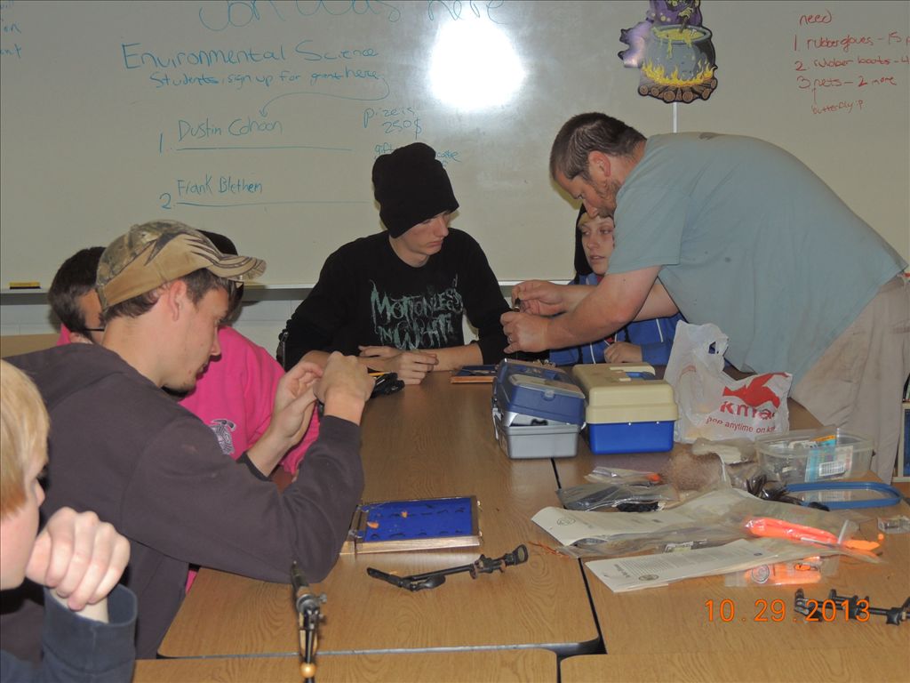 fly_tying_in_environ_sci_006.jpg