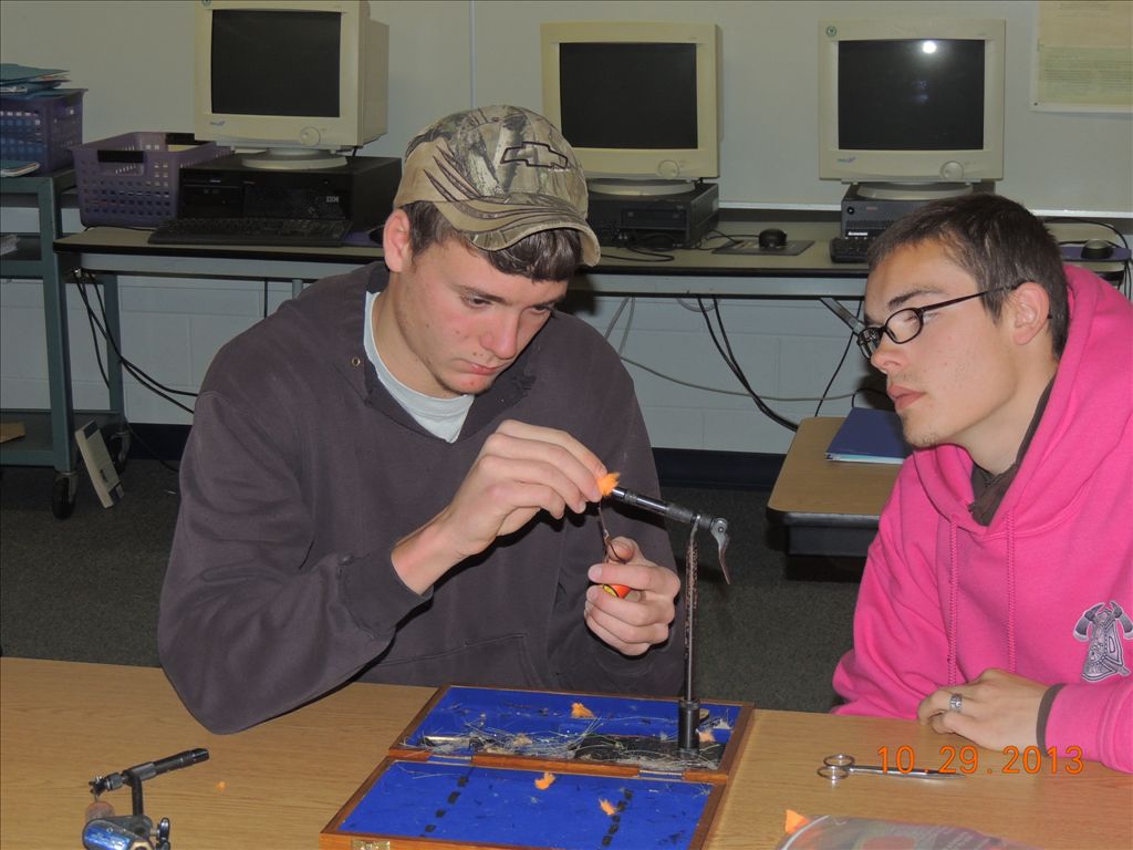 fly_tying_in_environ_sci_010.jpg